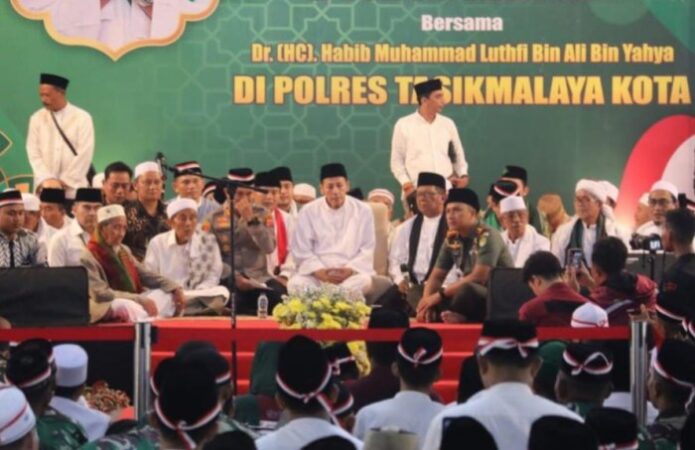 Inisiatif-inisiatif sosial kemasyarakatan yang digagas Habib Luthfi