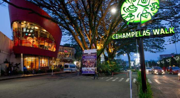 Cihampelas wisata ciwalk tempat kuliner belanja pusat