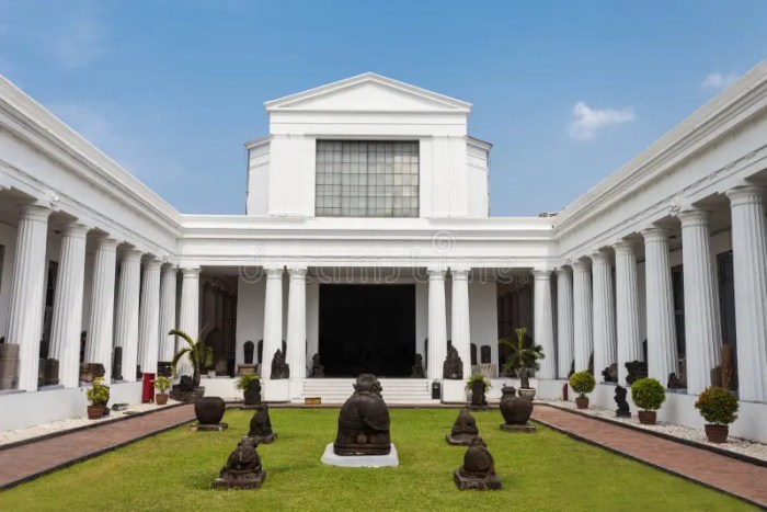 Koleksi benda bersejarah dan informasi tiket masuk Museum Nasional Indonesia