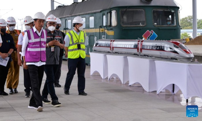 Cara naik kereta cepat jakarta bandung