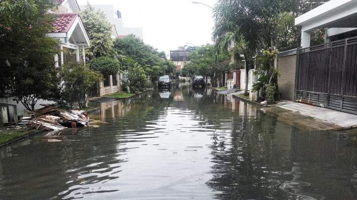 Flood floods merlin dc3e a53d superjumbo mast disaster shutterstock homeless alluvione toll inondazioni ginocchio irham epa nyt evacuated residents meteo