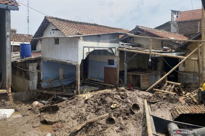 Bandung receding flooding signs