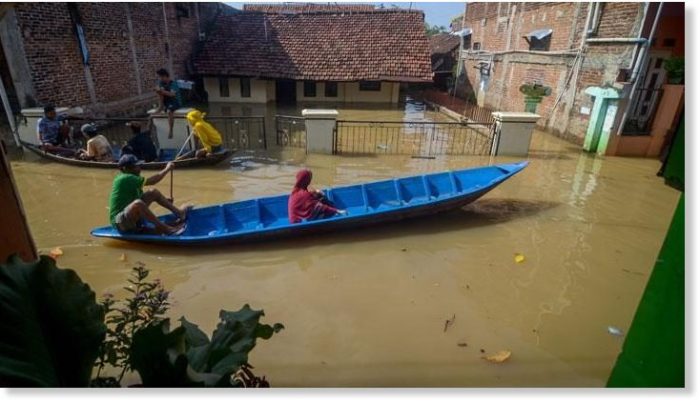 Bandung indonesia floods flood hits flash sott bnpb