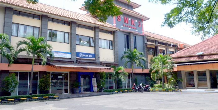 Smkn di bandung dengan teknik otomotif