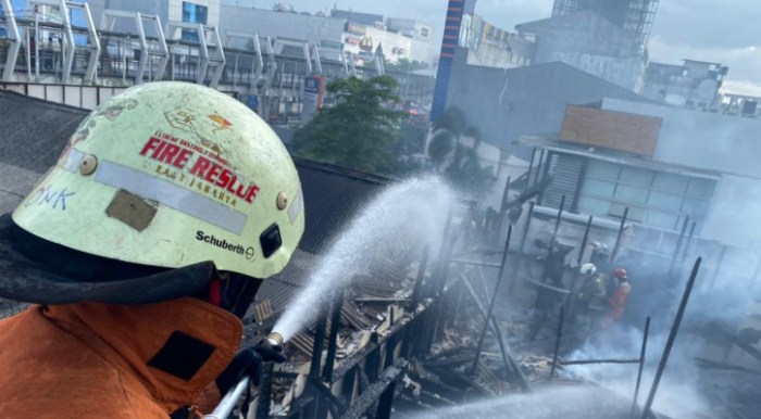 Kebakaran rumah makan ampera bandung