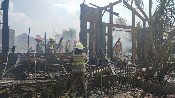 Kebakaran rumah makan ampera bandung