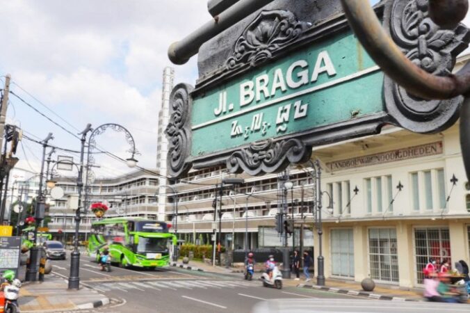 Travel dekat stasiun bandung