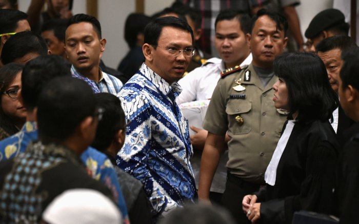 Ahok masuk islam