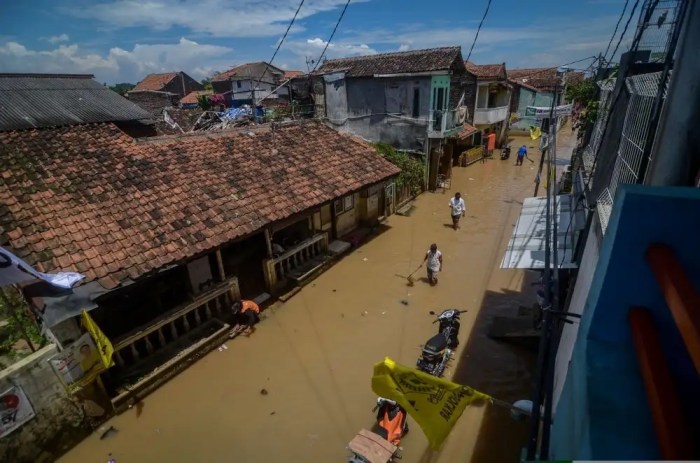 Berita banjir di bandung dalam bahasa inggris