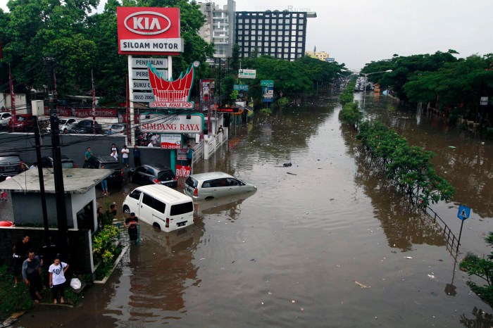 Banjir bandung tembok jebol