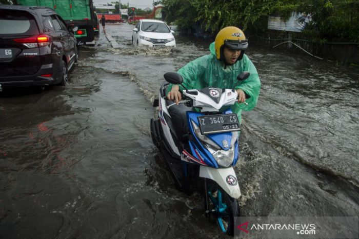 Banjir bandung dikarenakan sampah