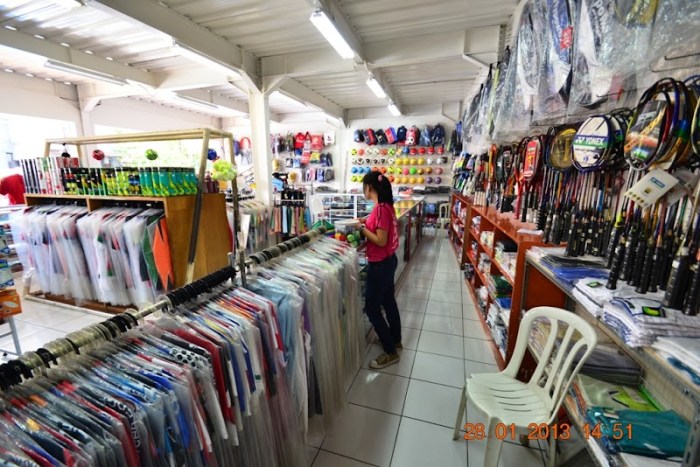 Sepatu olahraga berbagai macam futsal