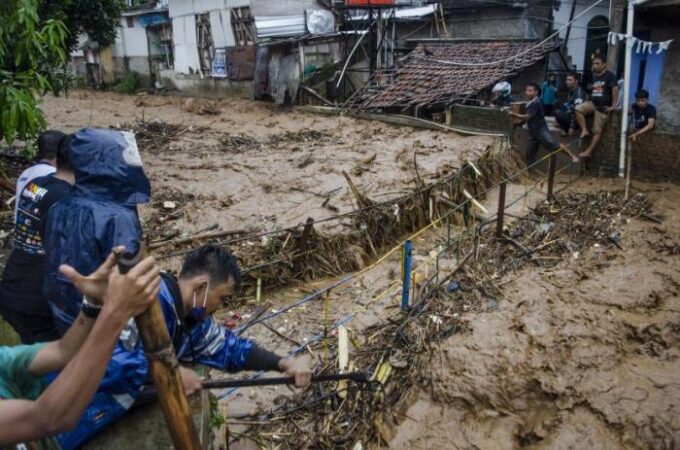 Banjir bandung akibat renovasi jalan